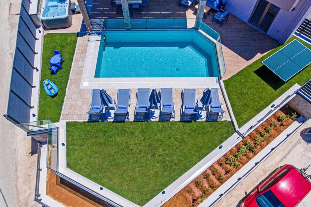 Villa Anthi, A Modern Villa With Salted Water Pool,Hot Tub & Bbq! Rethymno Exteriér fotografie