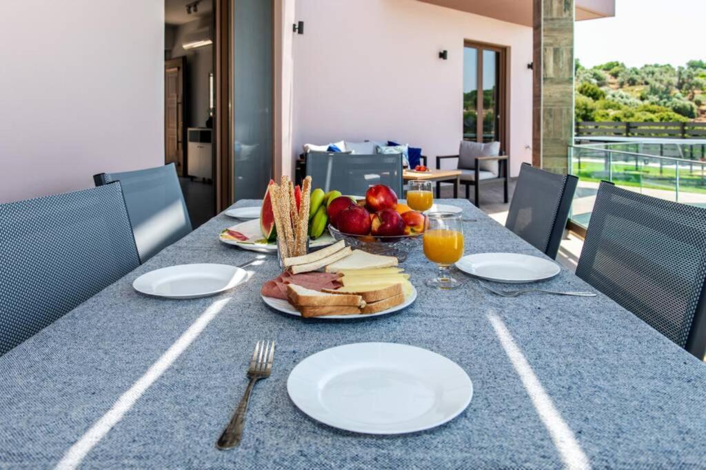 Villa Anthi, A Modern Villa With Salted Water Pool,Hot Tub & Bbq! Rethymno Exteriér fotografie